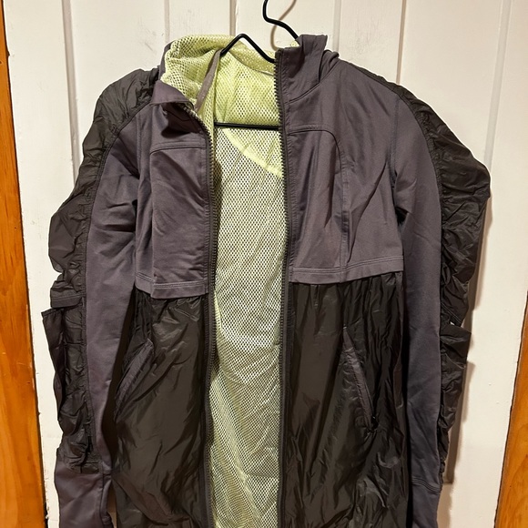 Lululemon wind breaker Super Tracker jacket. - Picture 2 of 10